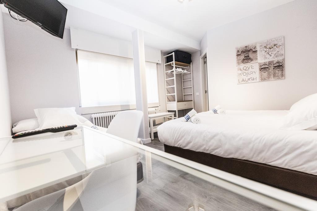 Hostal Viena Soria Luaran gambar