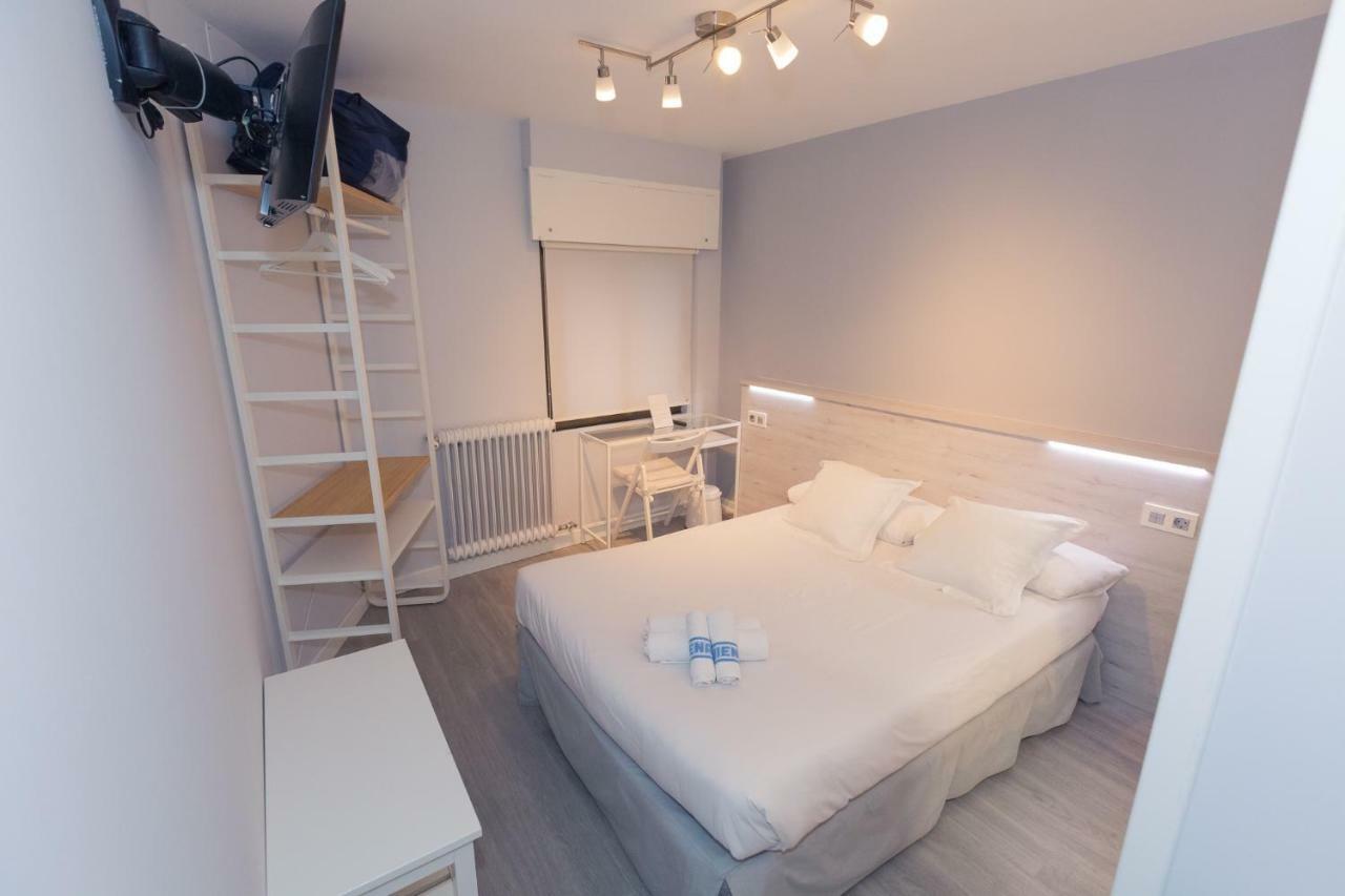 Hostal Viena Soria Luaran gambar